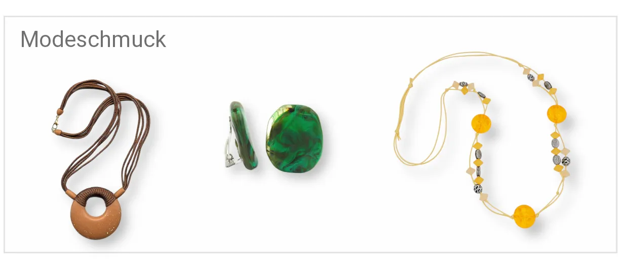 Eine Halskette im Braunton, zwei grüne Ohrclips, eine in gelb gehaltene Halskette. Der Hintergrund ist hell.